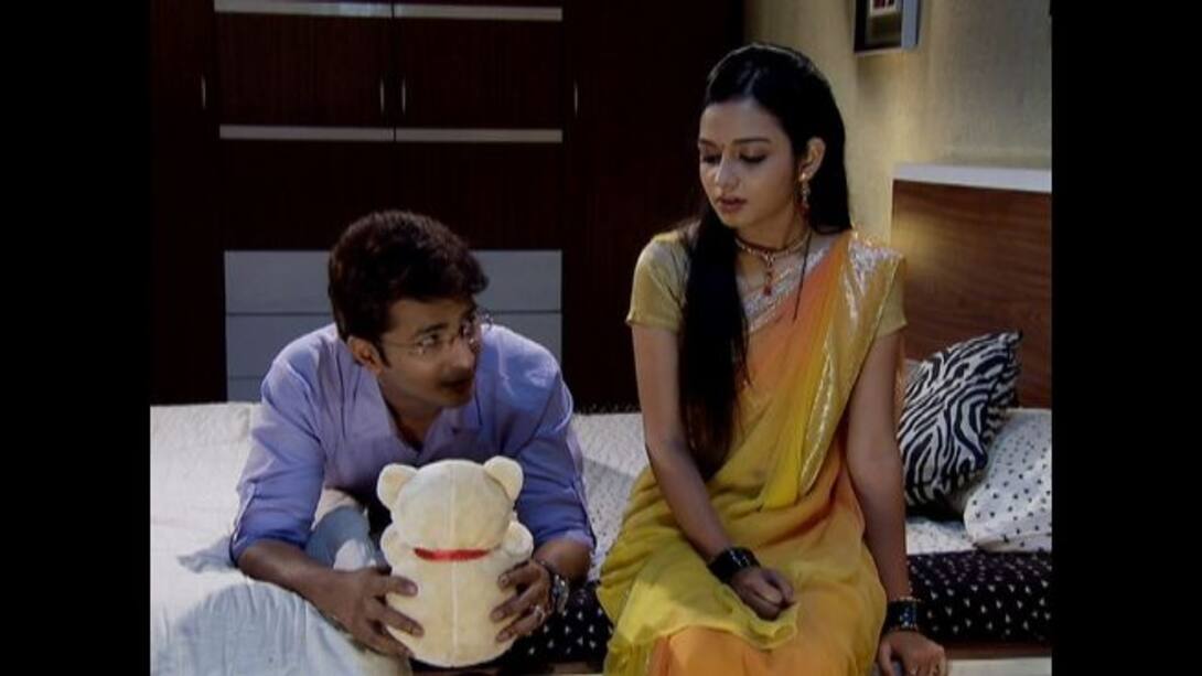 Satyajit and Sayali meet Sunanda