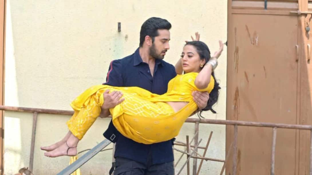 Ishq Mein Marjawan Watch Season 2 Episode 201 Kabir saves Riddhima s life on JioCinema