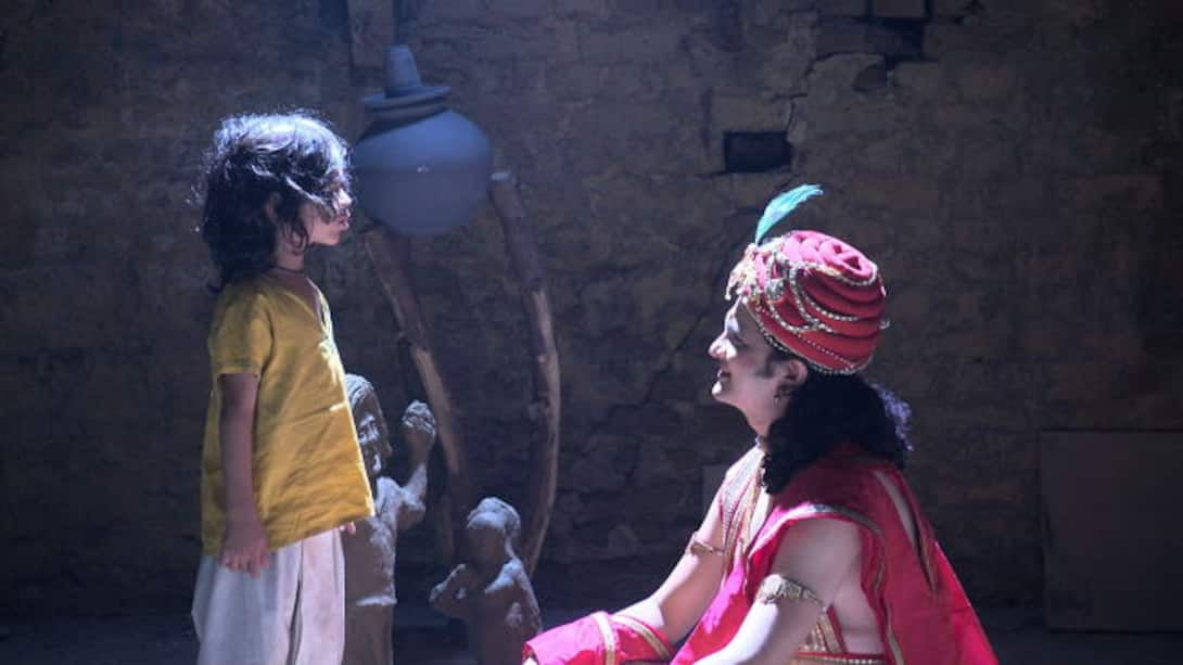 Gora tells Krishna about becoming his guest