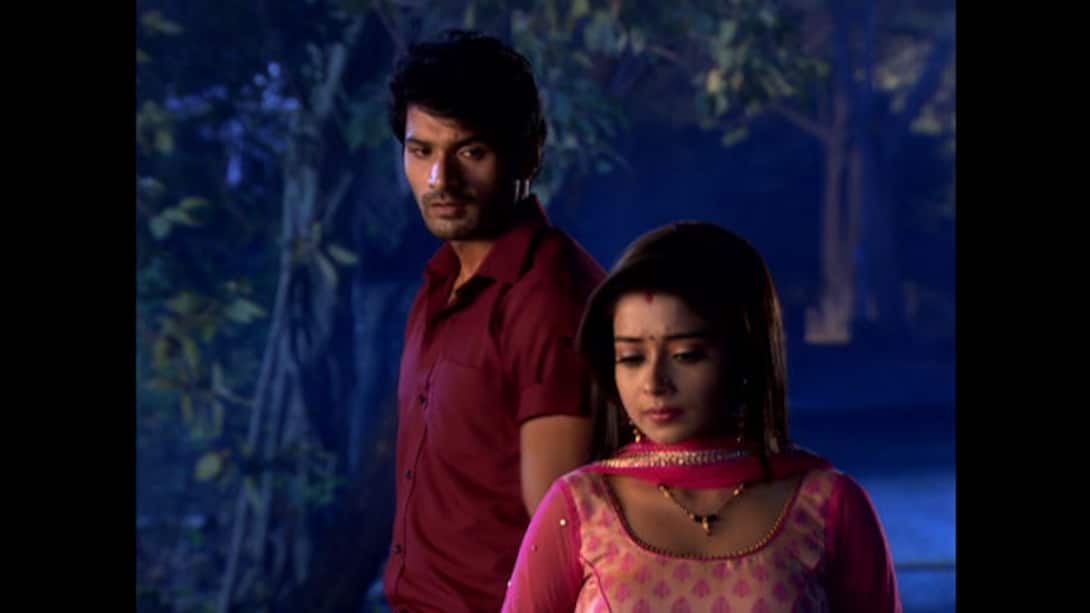 Akash saves Meethi from his family