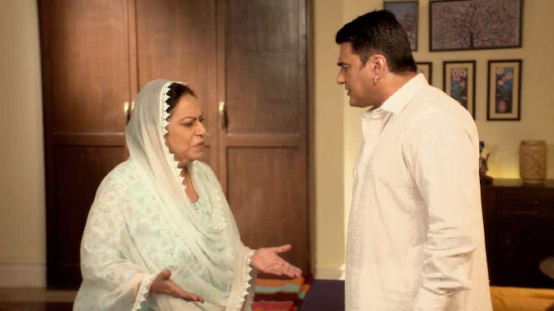 Dadi finds out about Maninder's plan