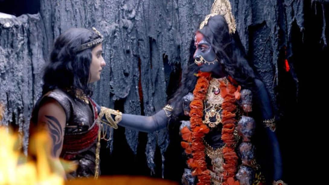 Mahakaali comes to Kartikeyan's aid