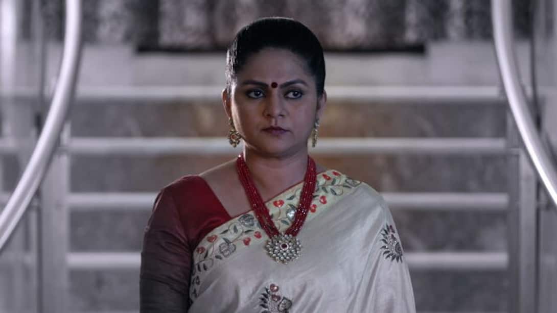 Chhaya asks Suvarna to talk to Raashi
