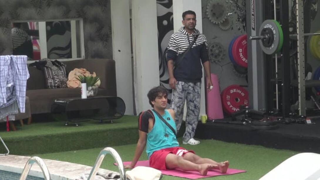 Eijaz helps Vikas exercise