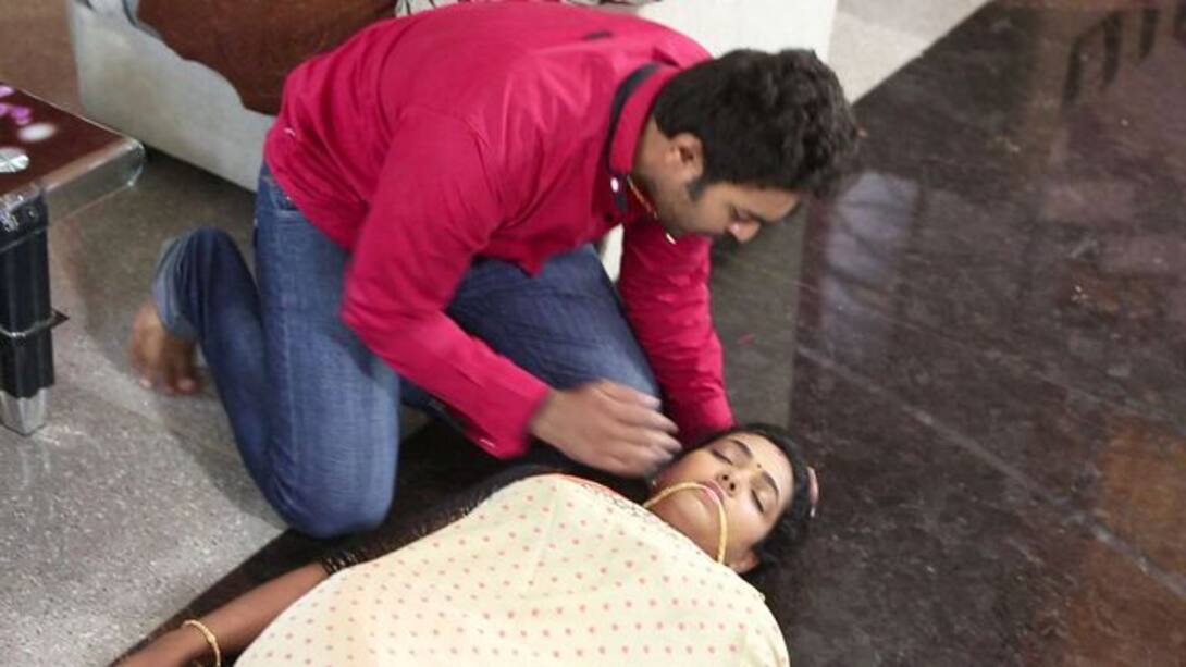 Bhoomika faints on seeing Akash