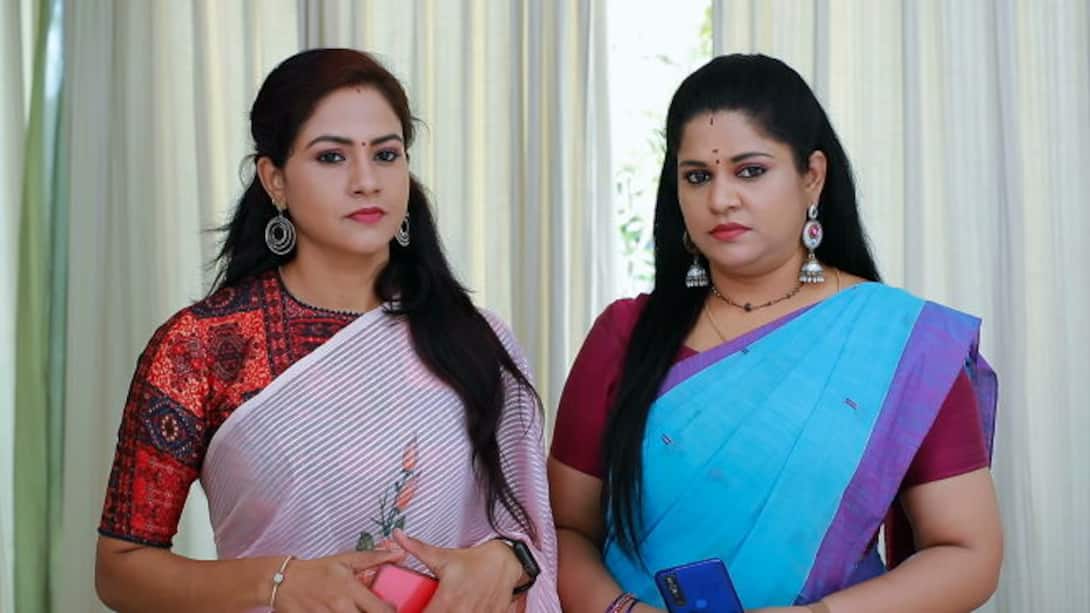 Uma and Vanathi hide an important file from Valli