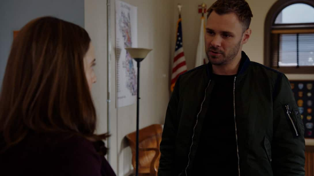 Watch Chicago P.D. Season 4 Episode 18 : Little Bit Of Light - Watch ...