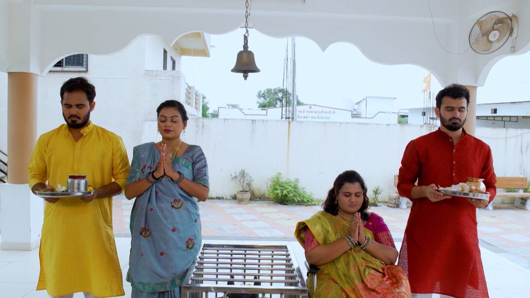 Anokhi and Abhay visits Mahadev temple