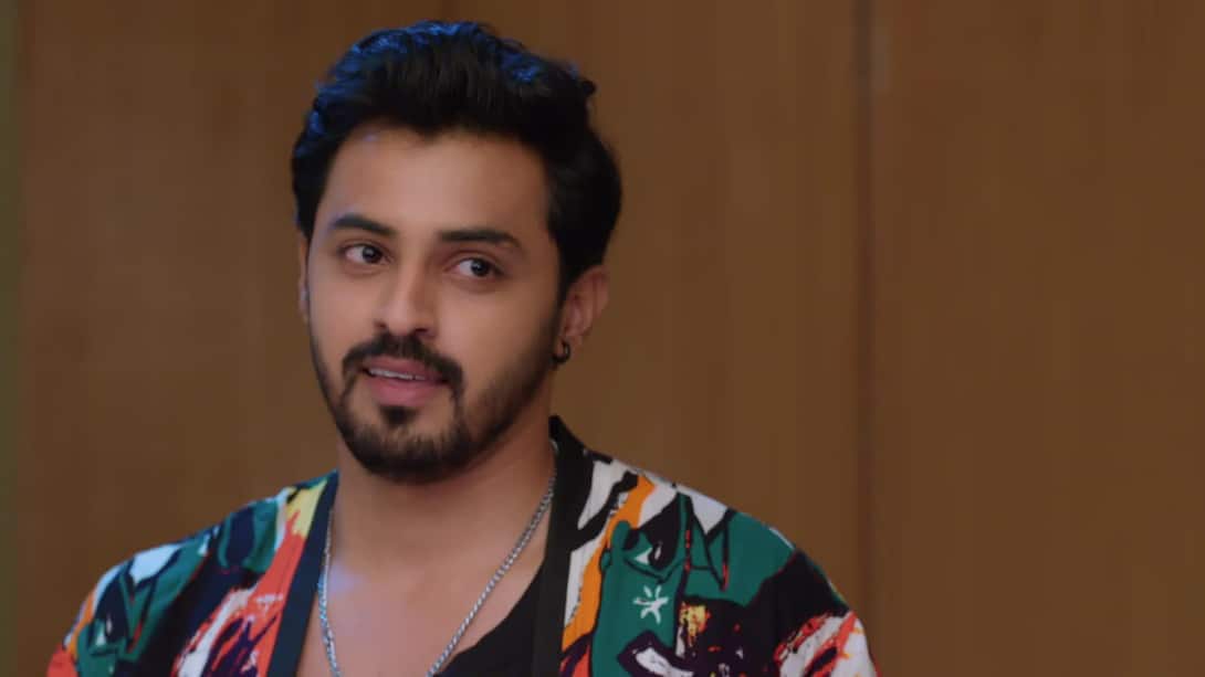Rudra sneaks into Payal's room