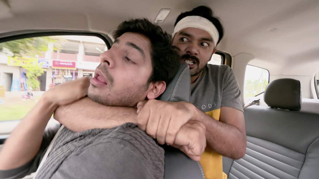 Nikhil strangles Gaurav