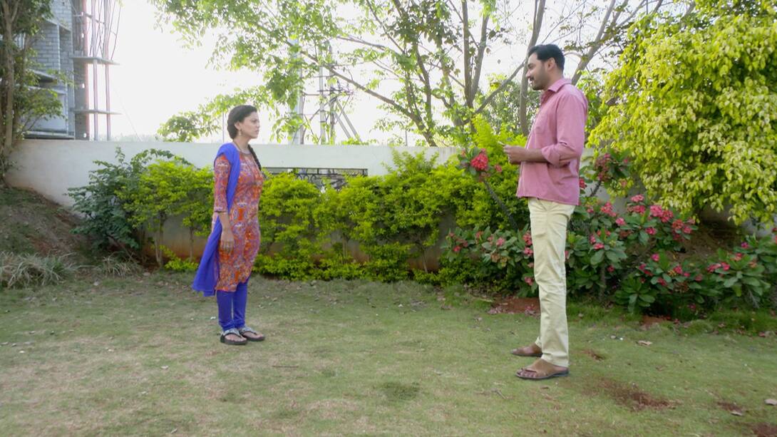 Vachana overhears Nikhil's conversation about Dhanya