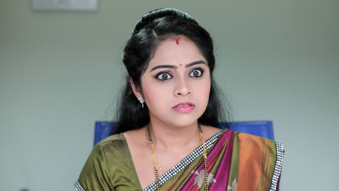 Watch Kulavadhu Season 1 Episode 920 : Dhanya Finds Herself In A ...