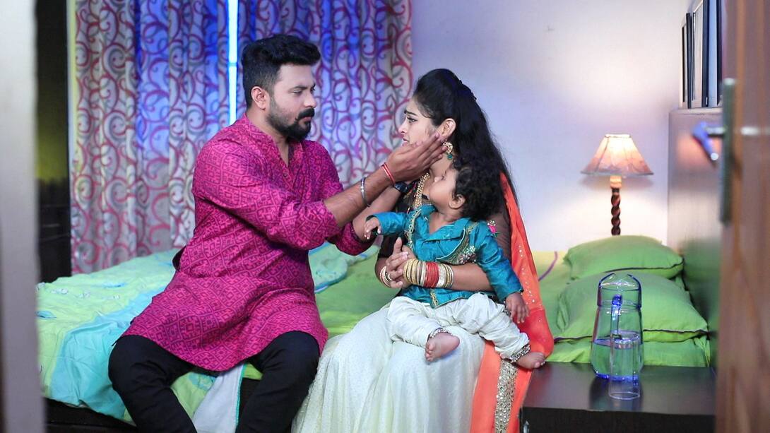 Vedh tries to console Dhanya