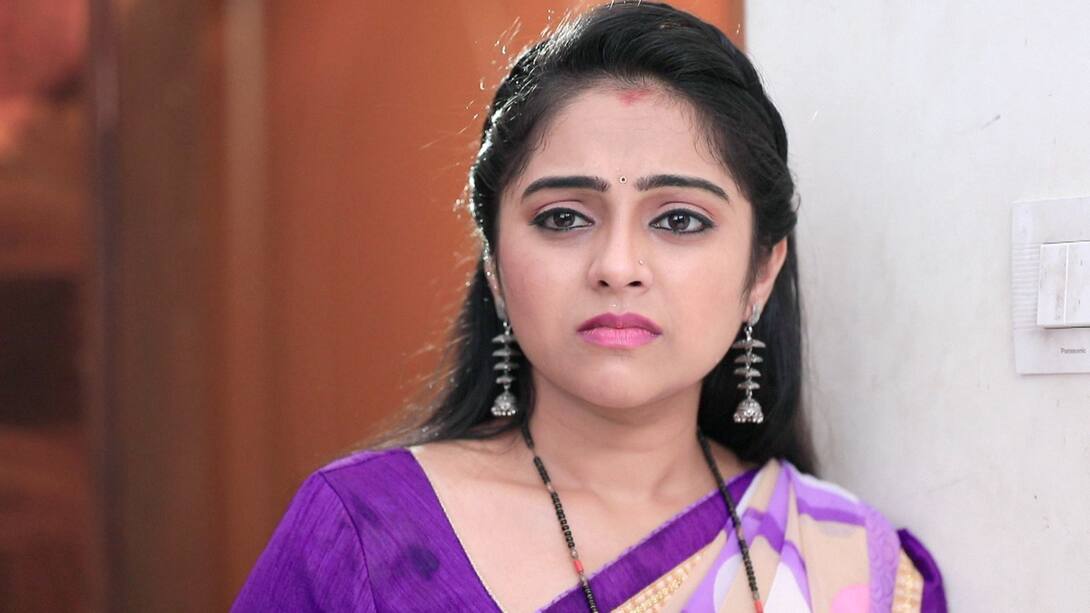 Watch Kulavadhu Season 1 Episode 1571 : Dhanya Learns The Bitter Truth 