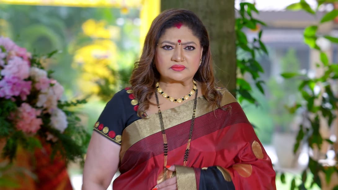Shivani is angry at Aradhana
