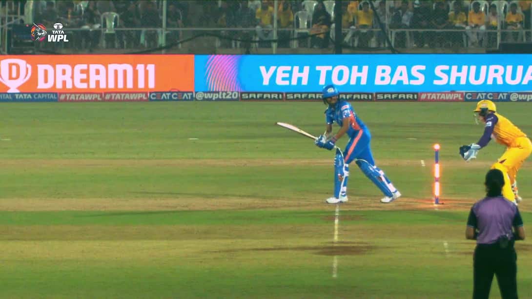 Lucky! Bails Stay On For Harmanpreet
