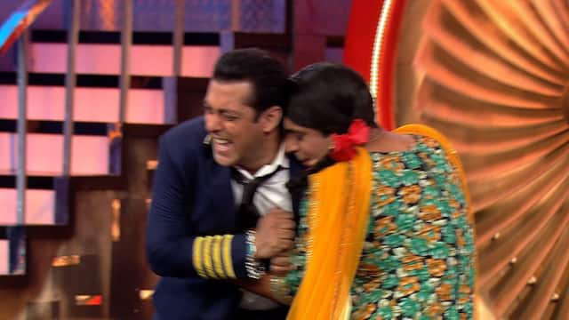 Bigg Boss Watch Season 8 Episode 1 Season begins with dazzling performance on JioCinema